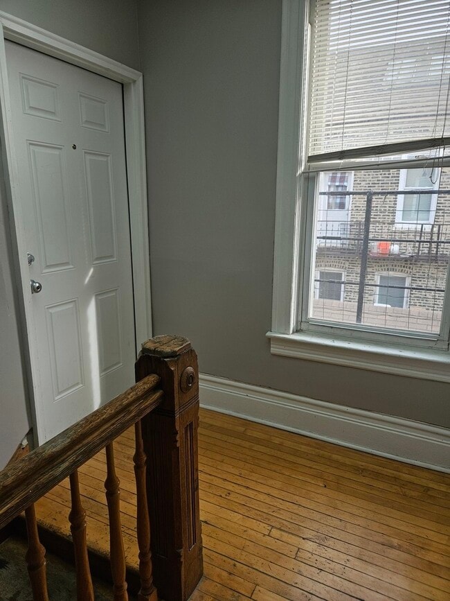 Building Photo - 1025 W Cullerton St