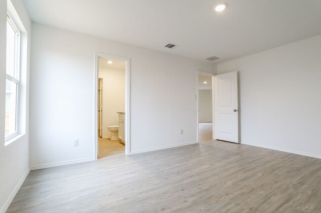 Building Photo - 4220 Revetment Way