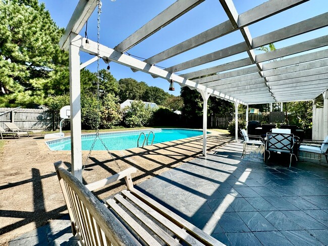 Building Photo - A Birchwood Gardens Pool Home Available 02...