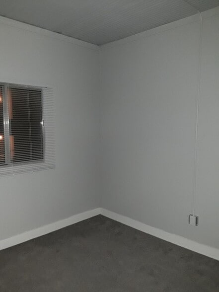 Building Photo - 880 E 100 S