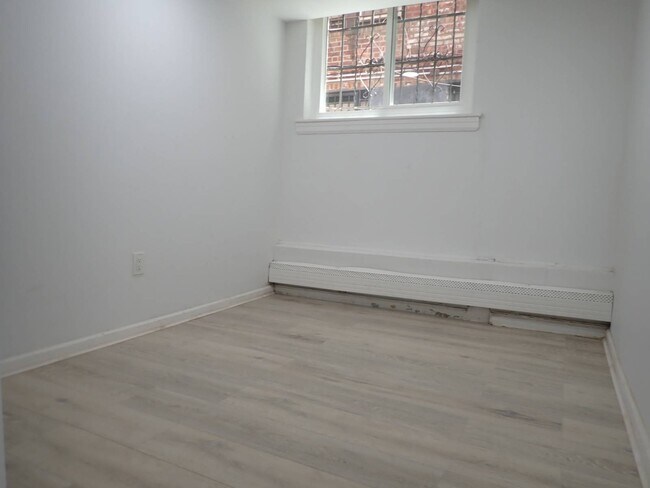 Building Photo - 663 E 94th St