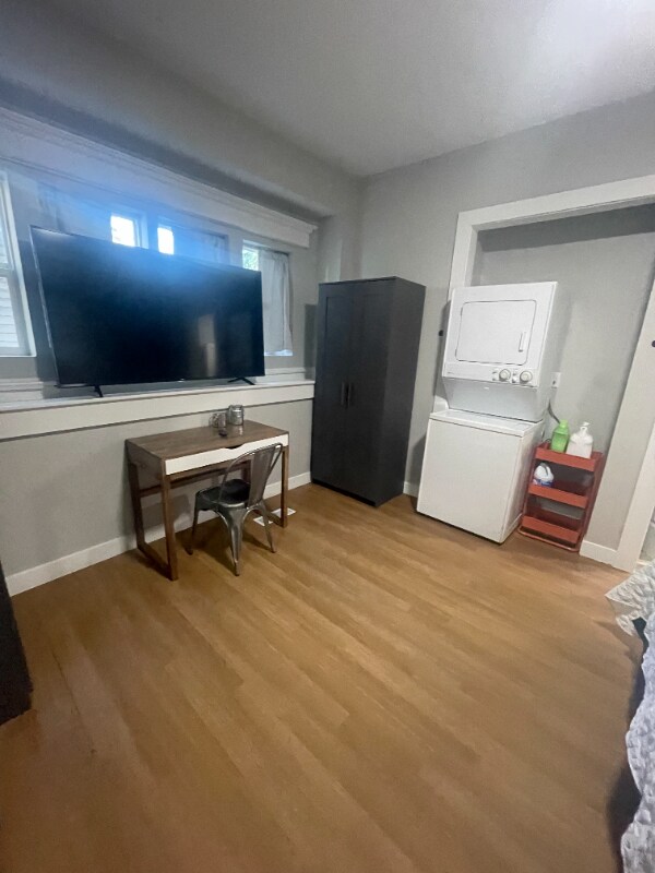 Building Photo - 4522 E Washington St