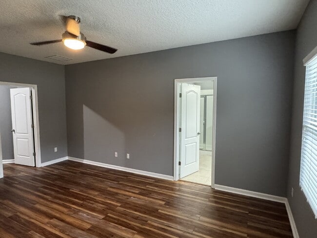 Building Photo - For Rent