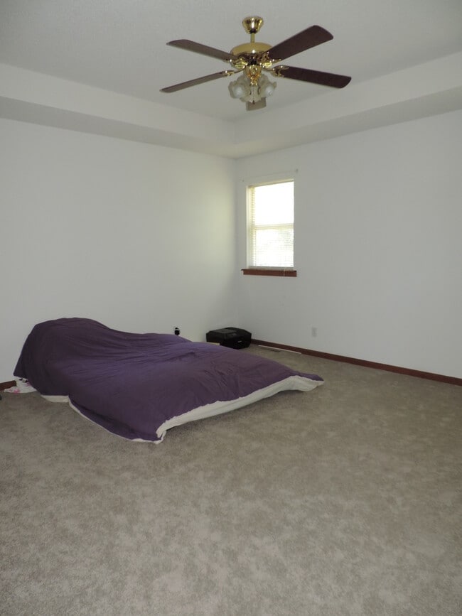Building Photo - 704 Brookside Dr