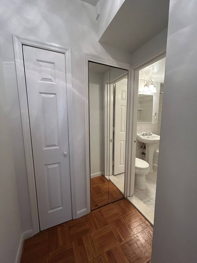 Building Photo - 100 W 57th St