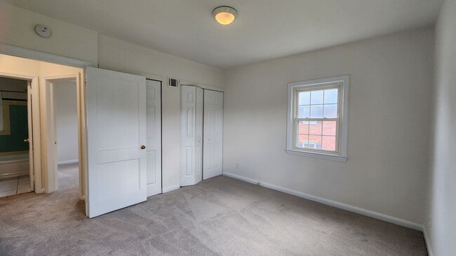 Building Photo - Duplex Close to Shirlington