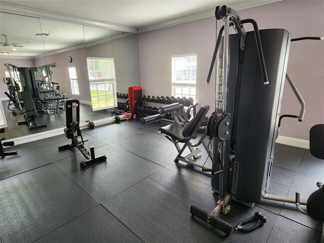 Building Photo - 6281 Bay Club Dr