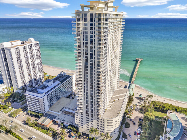 Building Photo - 16699 Collins Ave