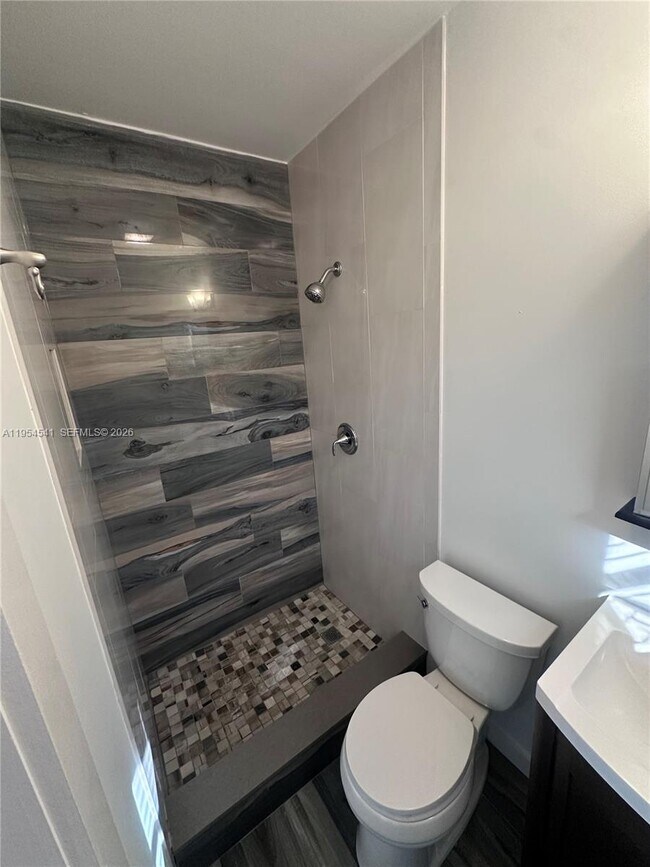 Building Photo - 555 NE 71st St