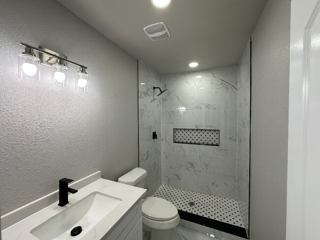 Building Photo - 5926 Par 4 Dr