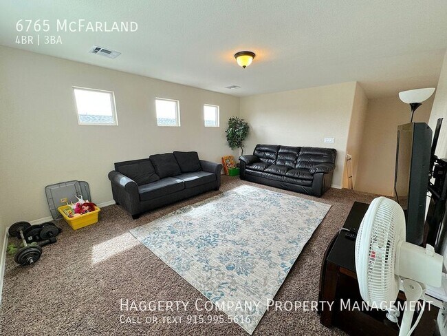 Building Photo - West El Paso 4 bed Refrig A/C with 3 car g...