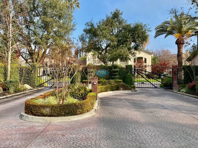 Building Photo - 4 br, 2.5 bath House - 2593 E Jenny Ave