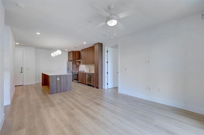 Building Photo - 1701 Simond Ave Ave