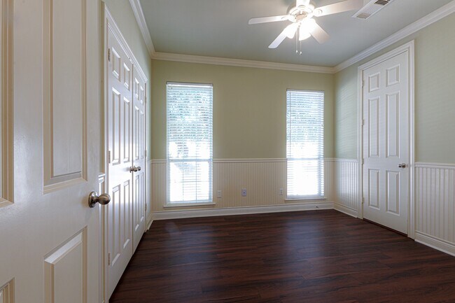 Building Photo - 1314 Sherwood Springs Ln