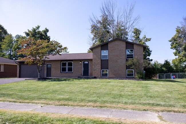 Building Photo - 202 Spring Tree Ln