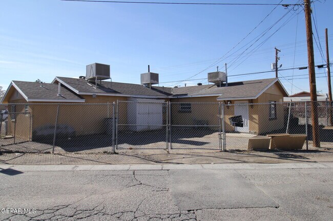 Building Photo - 8903 Old County Dr