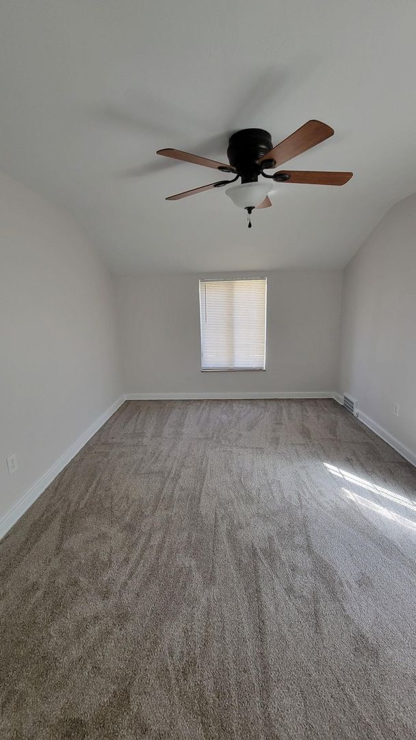 Building Photo - Spacious Three Bedroom Home