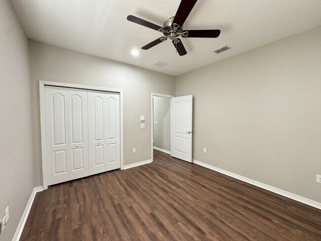 Building Photo - $300 off of a month of rent!! Experience the Epitome of Lakeside Luxury Living — For Rent in Narc...