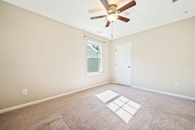 Building Photo - AVAILABLE IN MAY!  Stunning, like-new 4 bedroom, 4 bath home with large fenced yard!