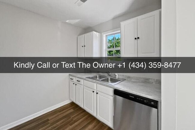 Building Photo - Single Family Townhouse