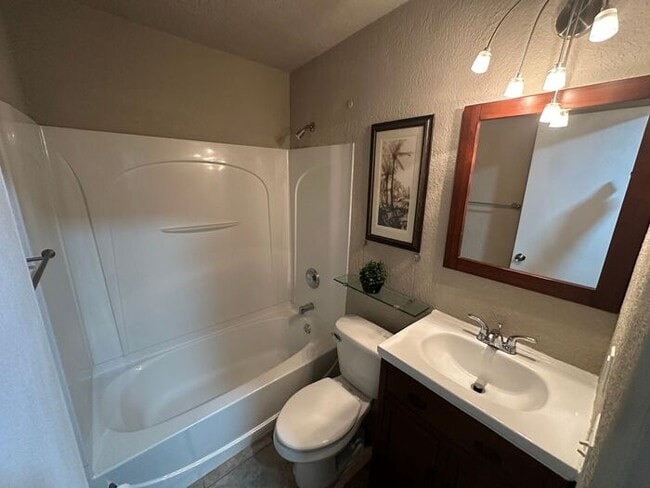 Building Photo - Half a Duplex in the heart of Downtown Orlando!