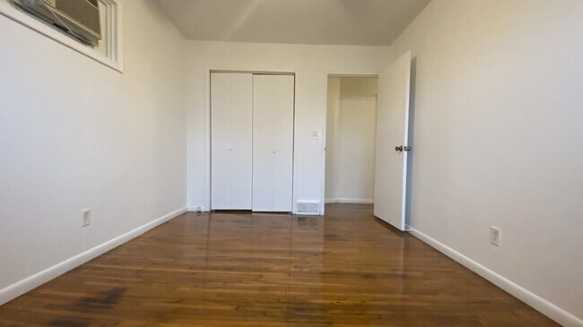Building Photo - 3 Bedroom, 1 Bathroom Home Close to Fort L...