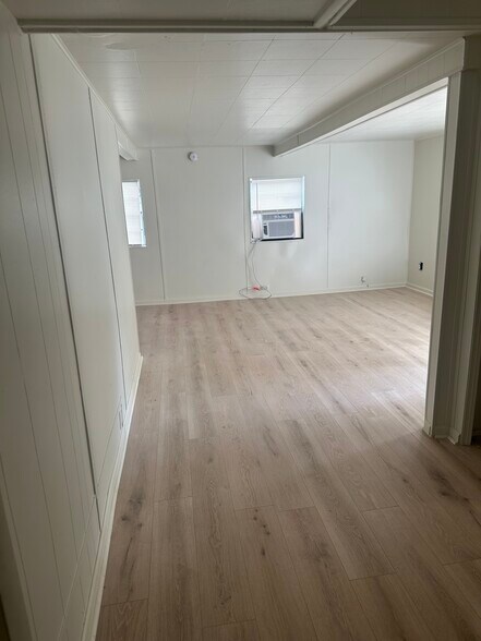 Building Photo - 327 Landau Dr