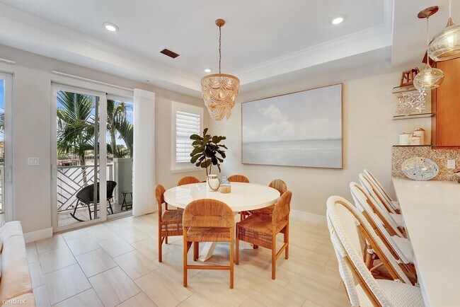 Building Photo - 3 br, 4.5 bath Townhome - 1045 Harbor Vill...