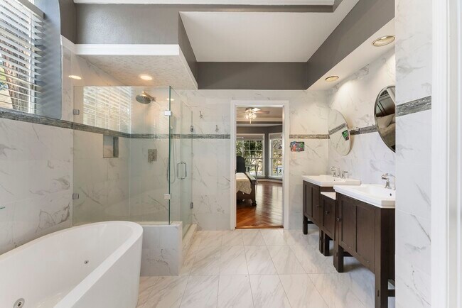 Building Photo - 11 Hornsilver Pl