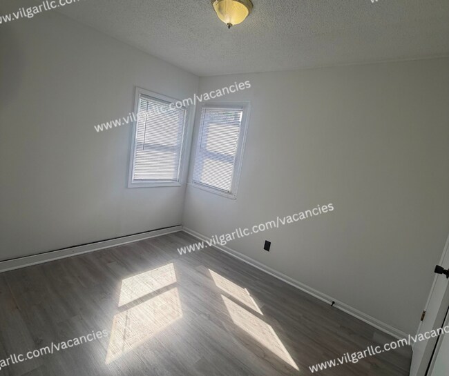 Building Photo - 5121 E 10th Ave