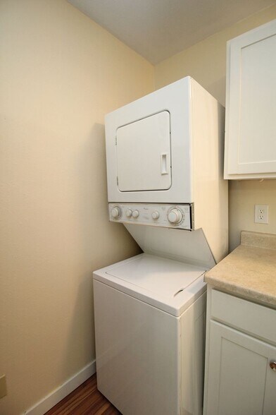 Building Photo - 706-706 N Watts St