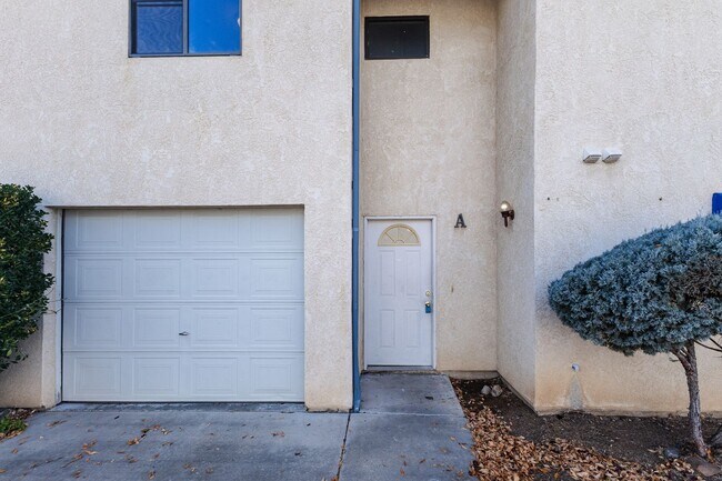 Building Photo - 4825 N Robert Rd