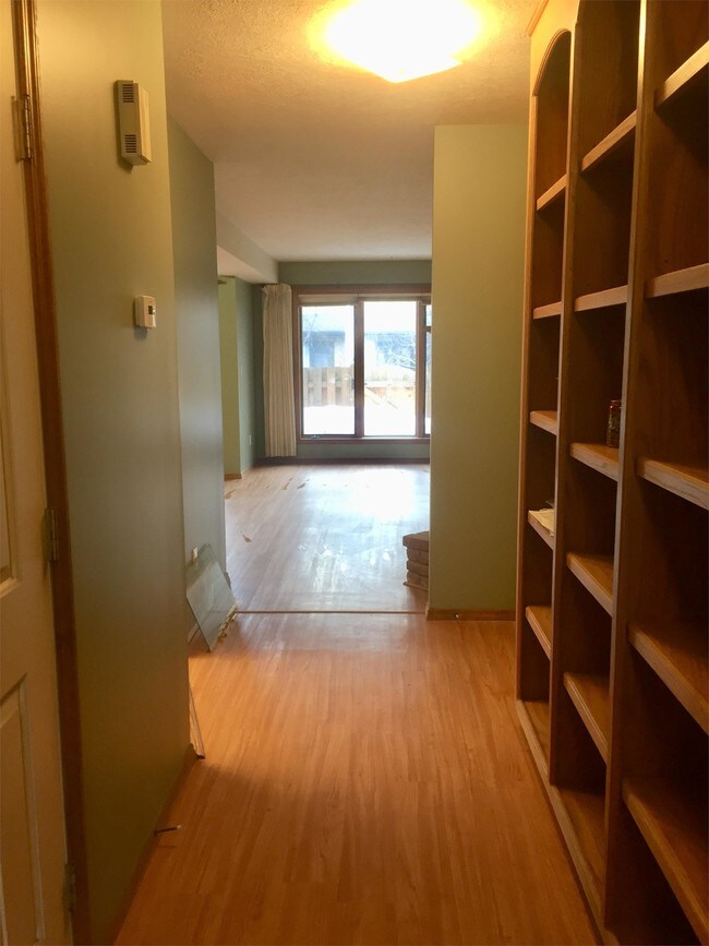 Building Photo - 1711 W Koch St