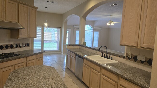 Building Photo - 10008 Chestnut Creek Way