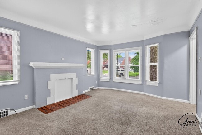 Building Photo - $1200 2 bedroom ranch