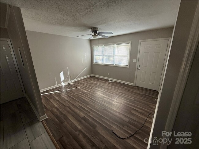 Building Photo - 431 Red Tip Ln