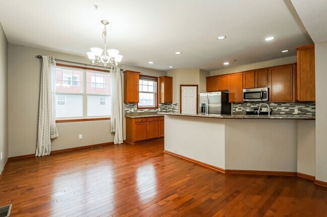 Building Photo - 1949 Commonwealth Blvd