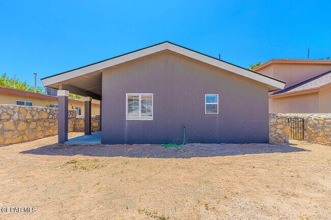 Building Photo - 12833 Tierra Pueblo Dr