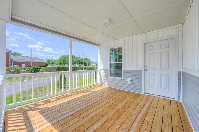Building Photo - 2563 Skyview St