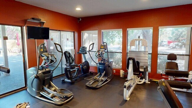 Building Photo - Light-Filled Upstairs Condo in a Prime Location