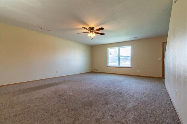 Building Photo - 230 Meadow Ct