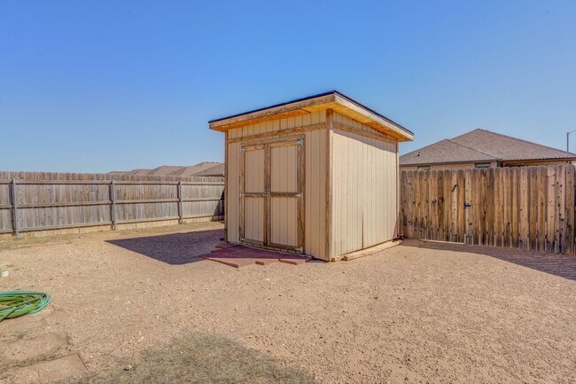 Building Photo - 1/2 off First Months Rent! Wonderful 3/2/2...