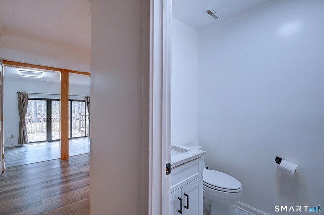 Building Photo - 32 Farmington Chase Crescent