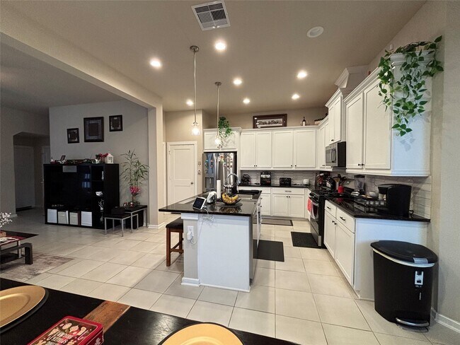 Building Photo - 9419 Starlight Oak Dr