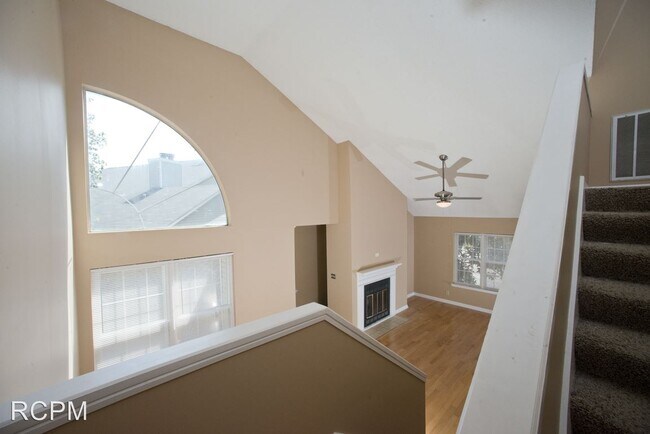 Building Photo - 2 br, 2 bath House - 1039 Stones Throw