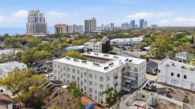 Building Photo - 2117 W Dekle Ave