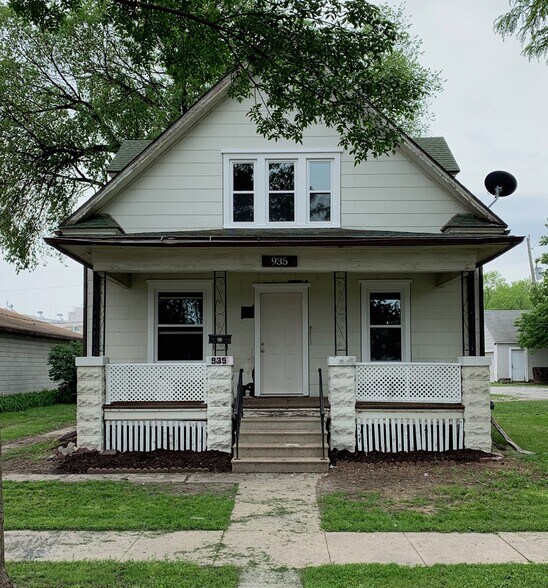 Building Photo - 935 New Hampshire St