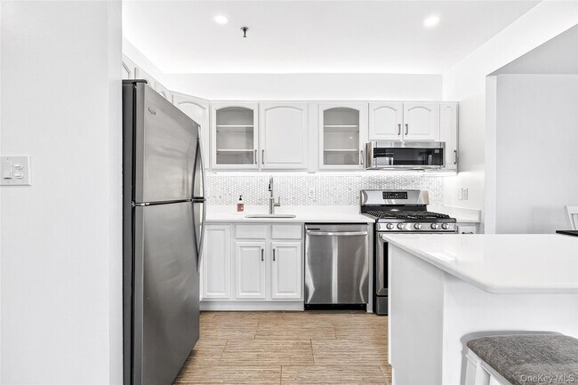 Building Photo - 1432 Outlook Ave