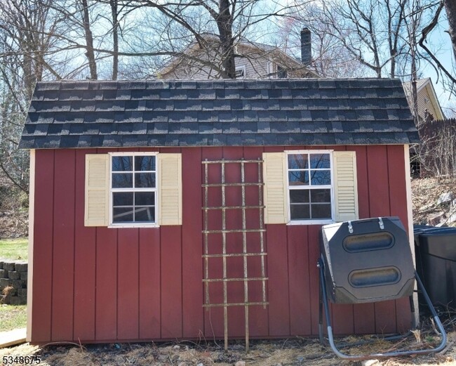 Building Photo - 8 Quinton Rd