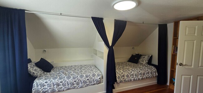 Building Photo - Furnished Listing-213 West 12th St., Port Angeles, WA 98362